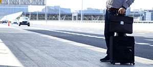 為省內(nèi)調(diào)研組進(jìn)行專車服務(wù)